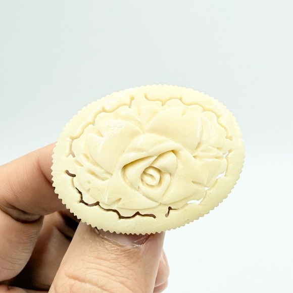 Hand Carved Bovine Bone Rose Brooch - Picture 1 of 6